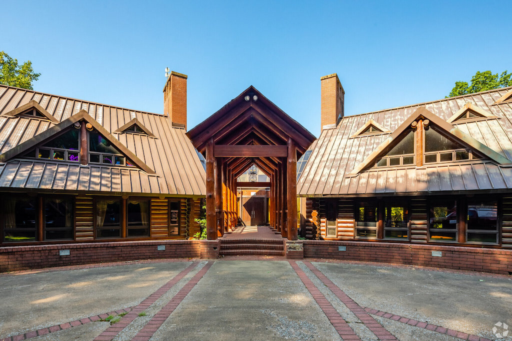 Take A Look Inside Singer Barbara Mandrell's Luxury Estate