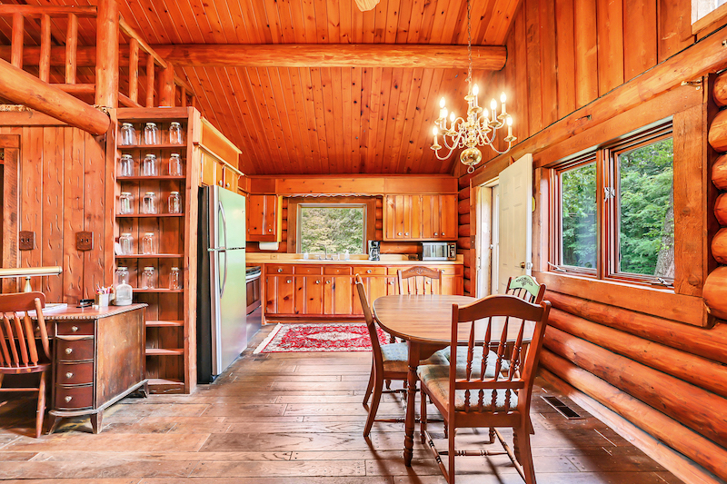 Willie Nelson’s Former Tennessee Home Hits The Market