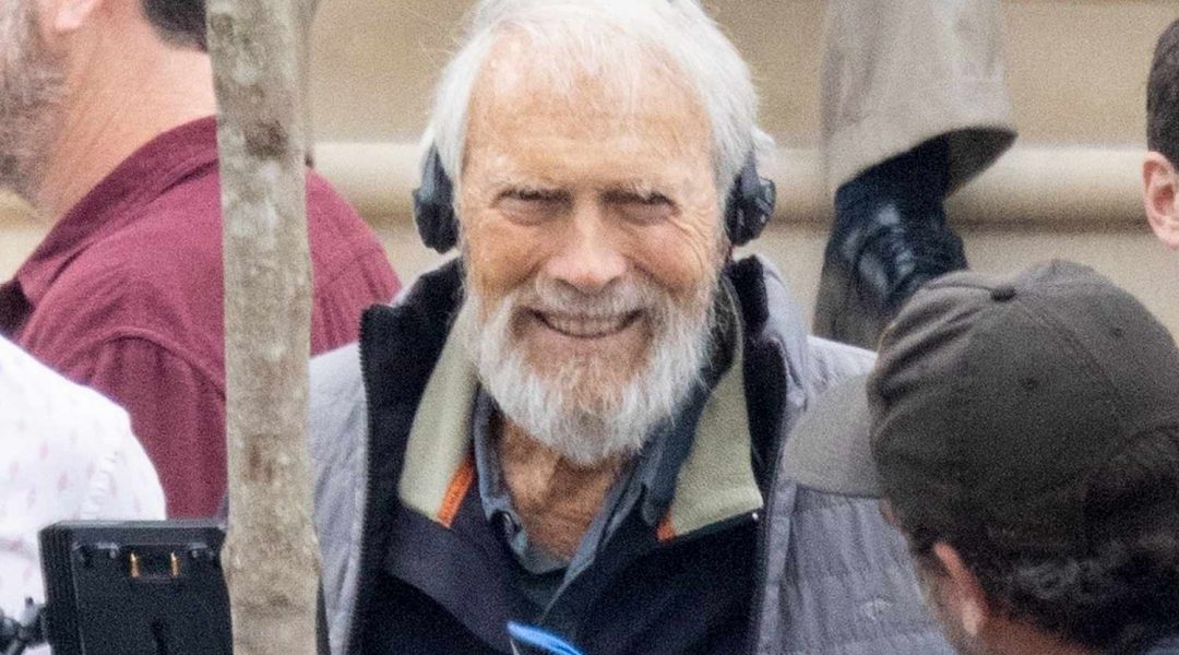 Clint-Eastwood-on-set-tout-112223-3874676785fd4fcdad980a20290ace09