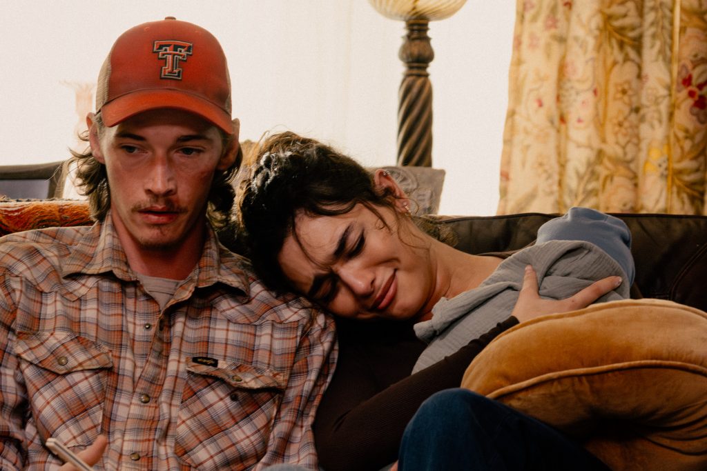 Jacob Lofland and Paulina Chávez in "Landman" 